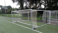 Swing-away goal - 5 x 2 m - milled net support - 16 wheels with bearings